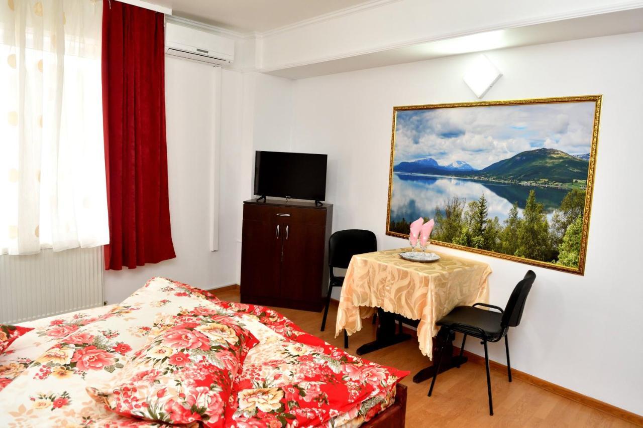 Casa Simescu I Hostel Caransebeş Exterior foto