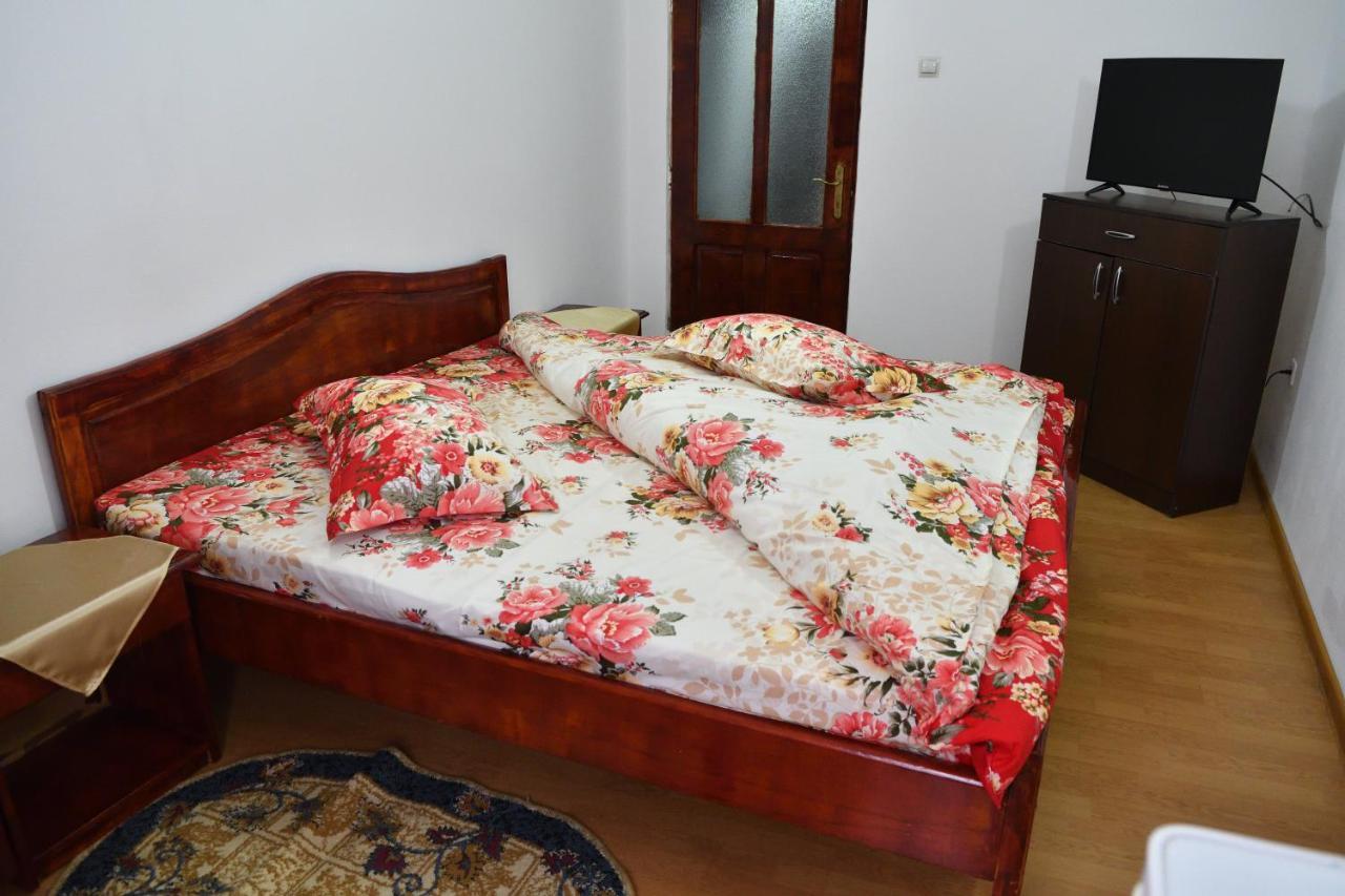 Casa Simescu I Hostel Caransebeş Exterior foto
